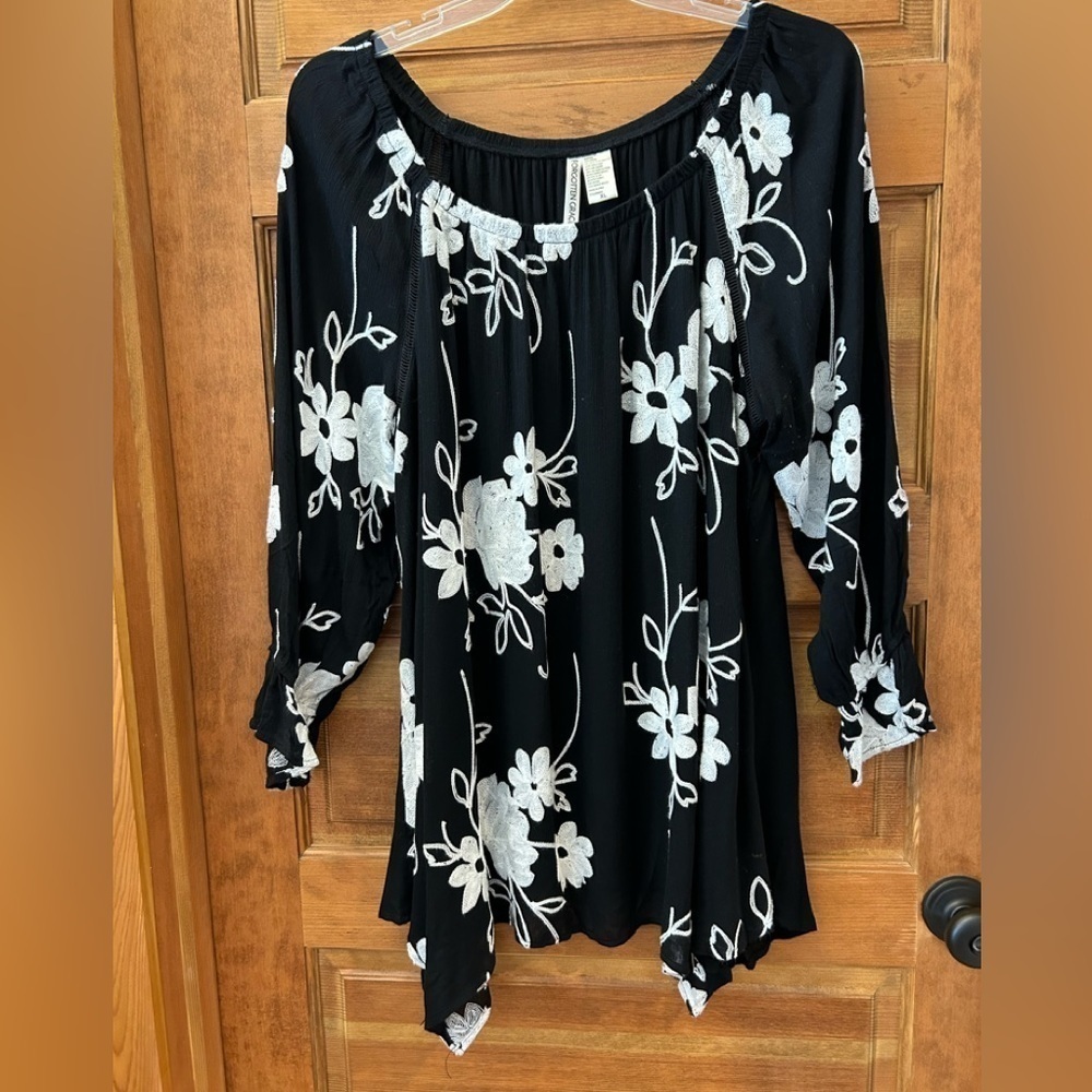 Forgotten Grace / Womand top/ beautiful floral embroidery / XL